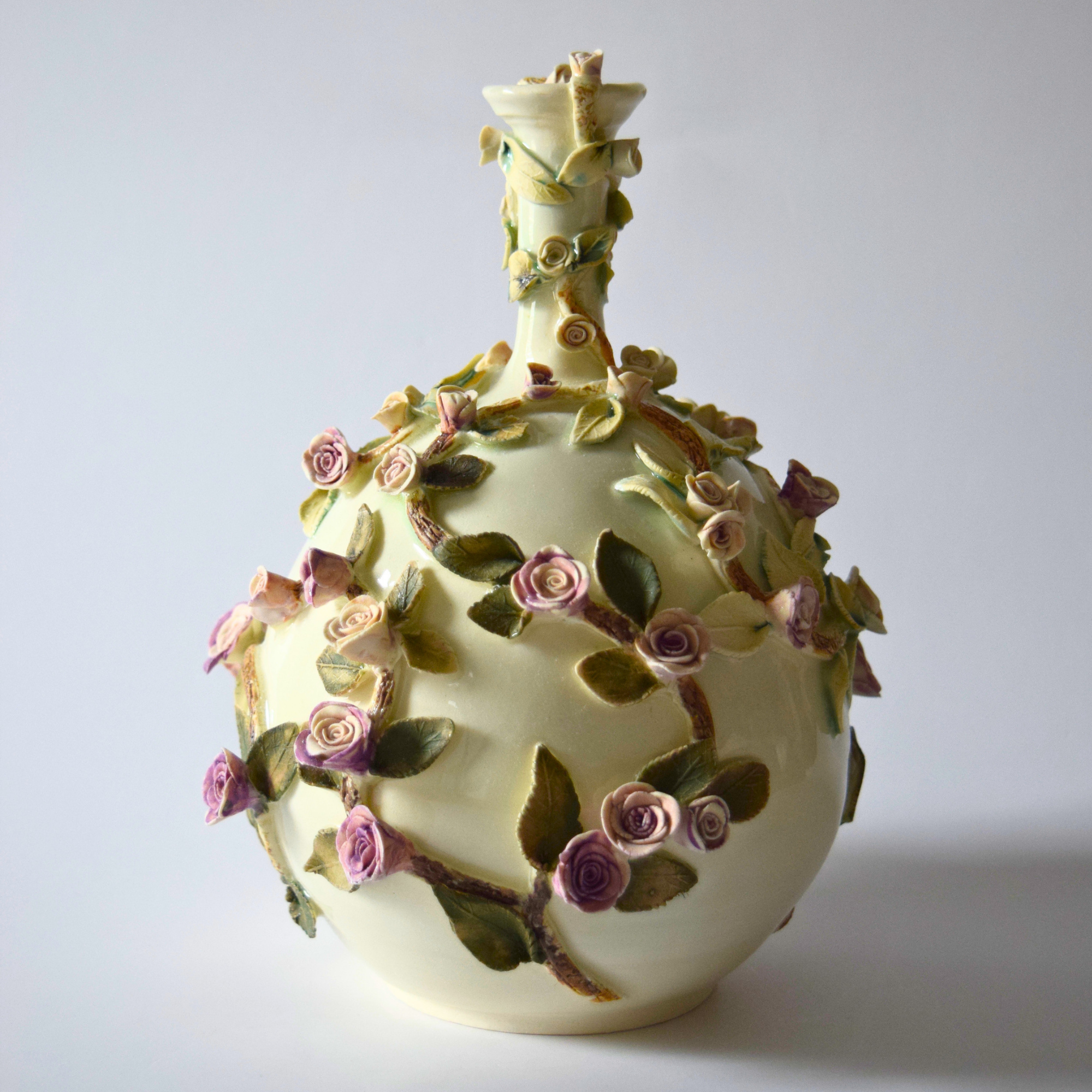 Corn, Wendy - Vase with vines 02