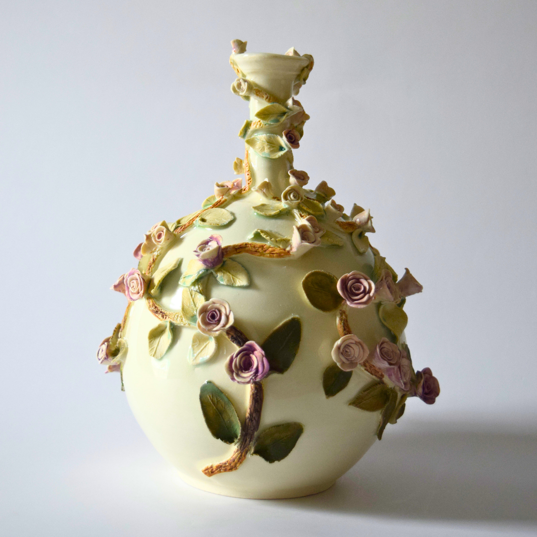 Corn, Wendy - Vase with vines 02