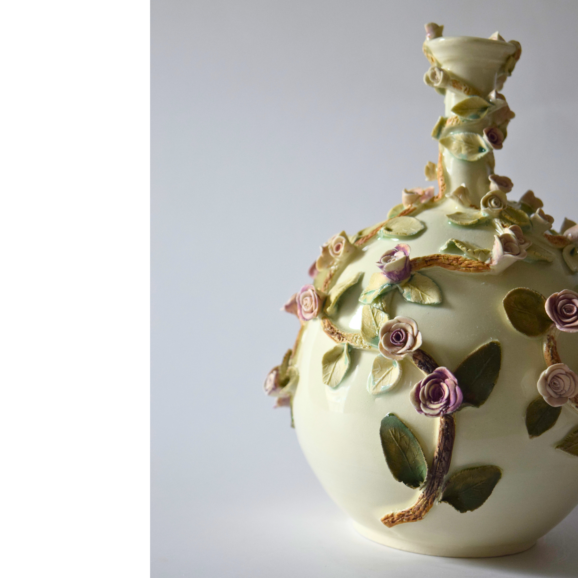 Corn, Wendy - Vase with vines 02