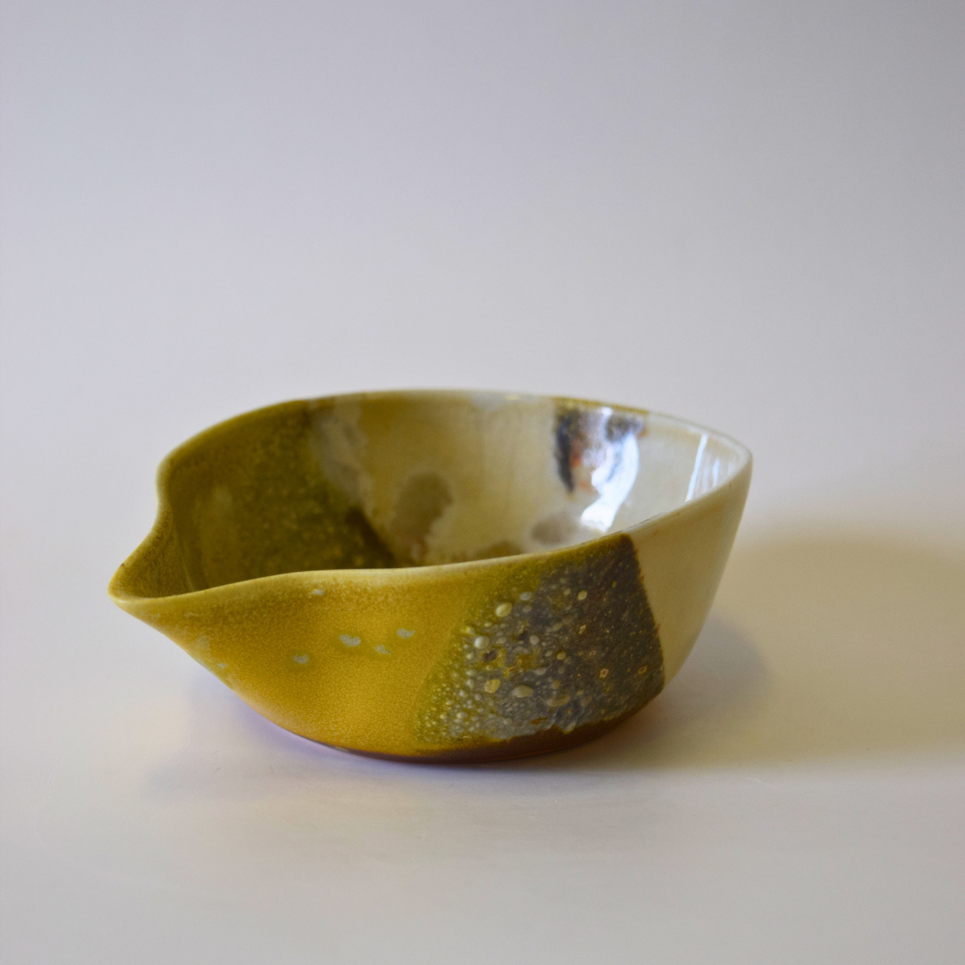 Lanken, Lily - Cast bowl with spout