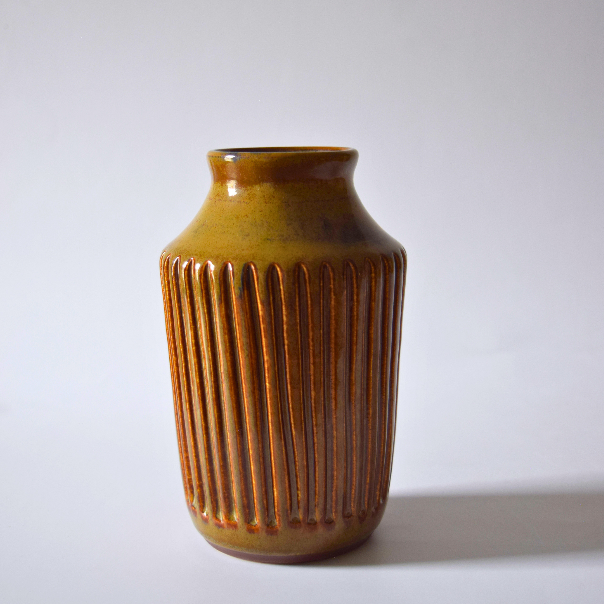 Alemian, Ashod - Vase cannelé / Fluted vase