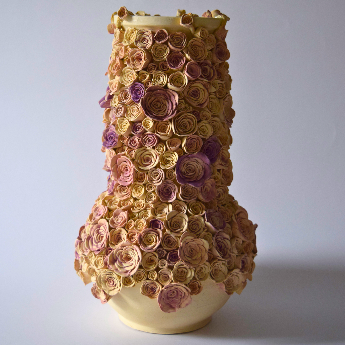 Corn, Wendy - Vase with roses 01
