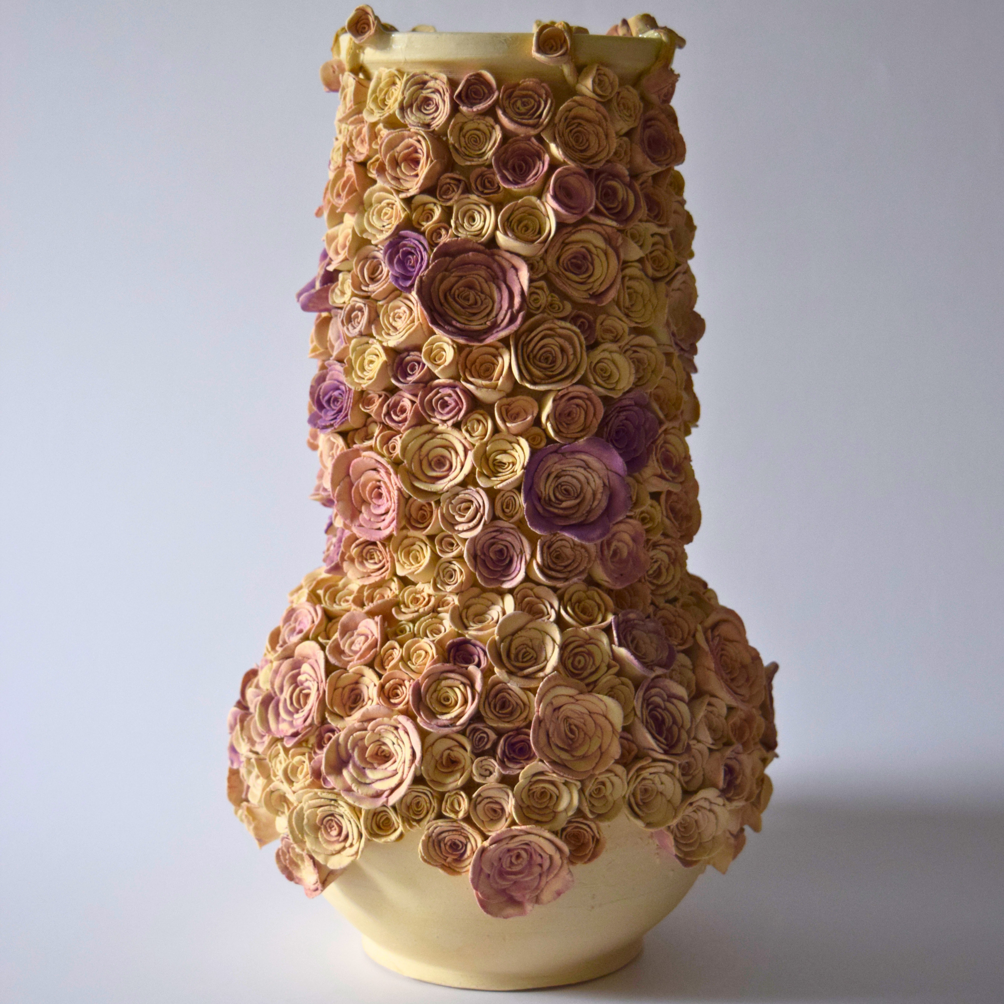 Corn, Wendy - Vase with roses 01