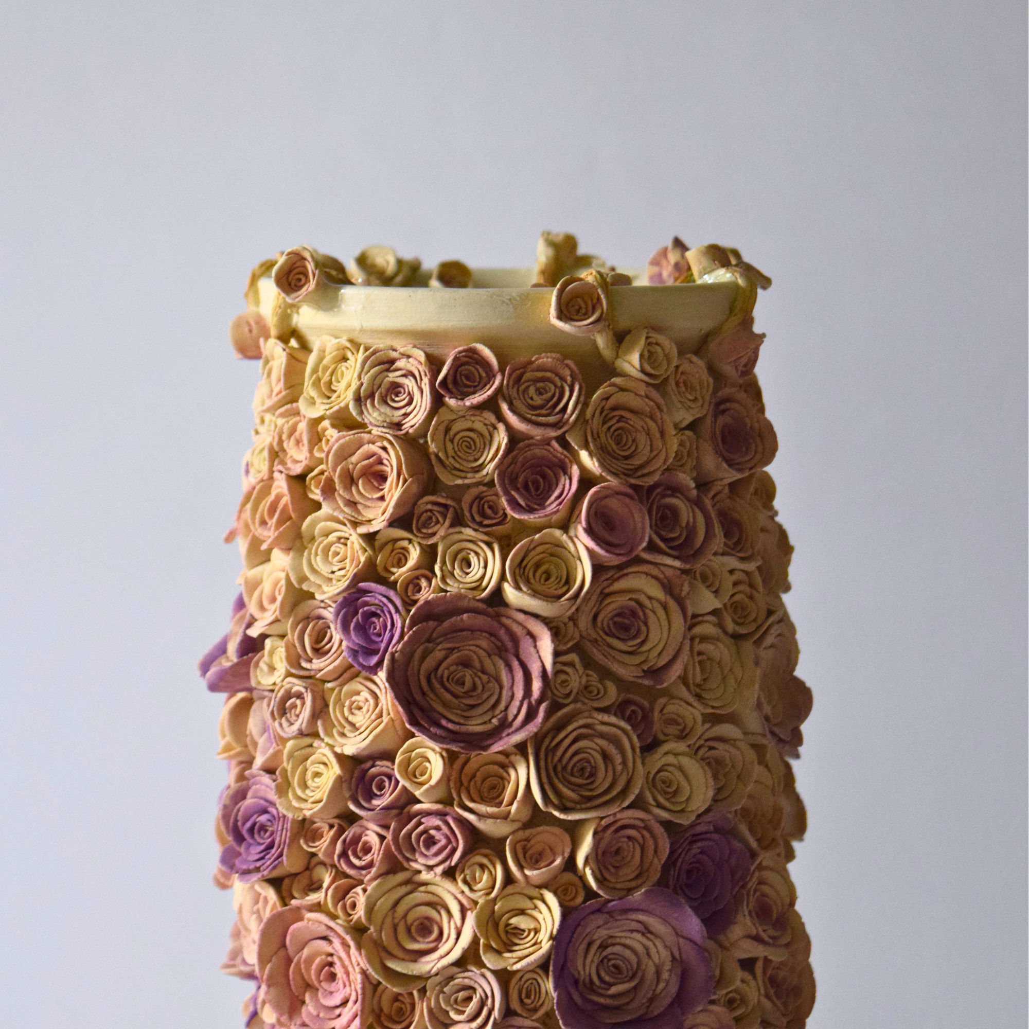 Corn, Wendy - Vase with roses 01