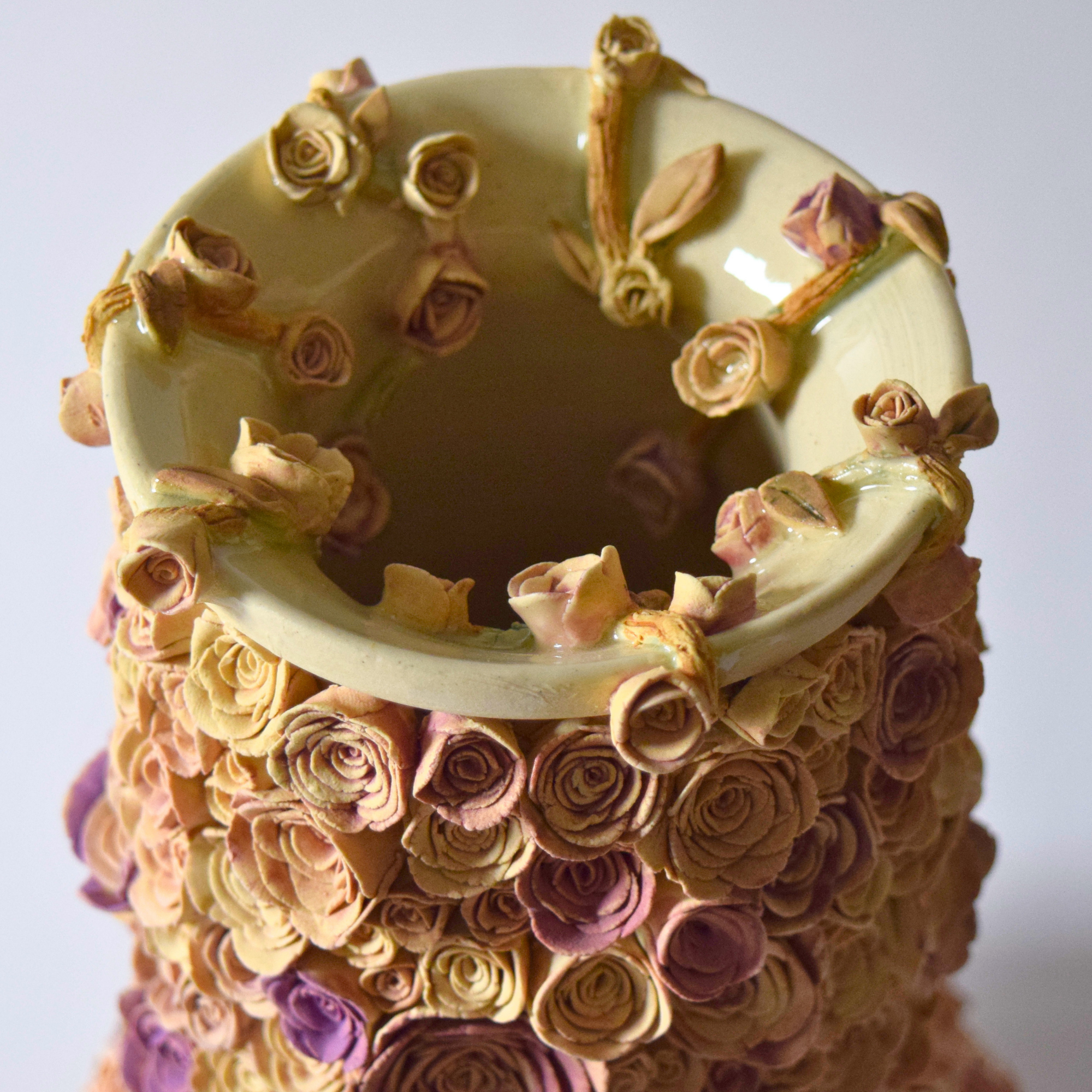 Corn, Wendy - Vase with roses 01