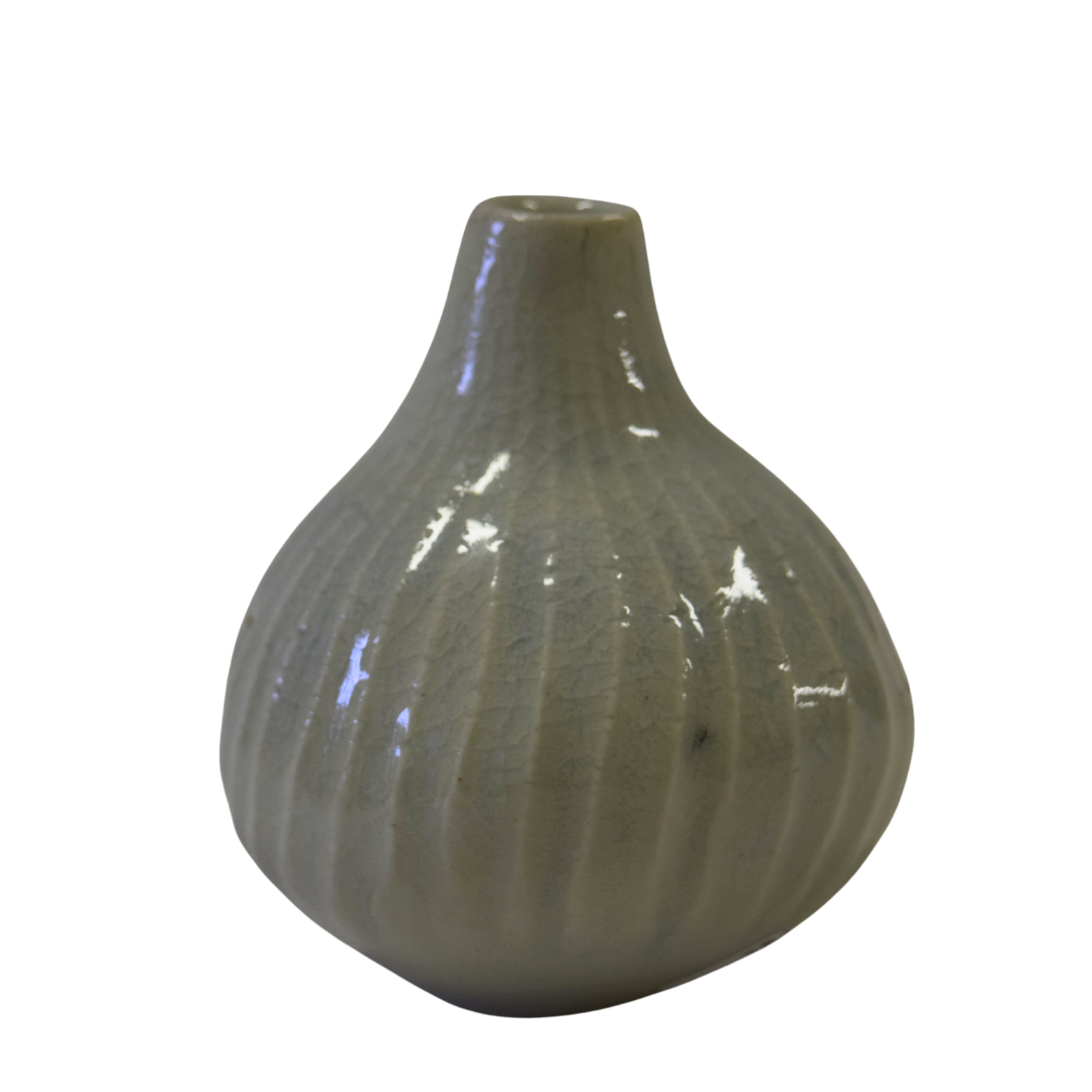 Griffin, Margaret – Vase cannelé / Fluted vase 01