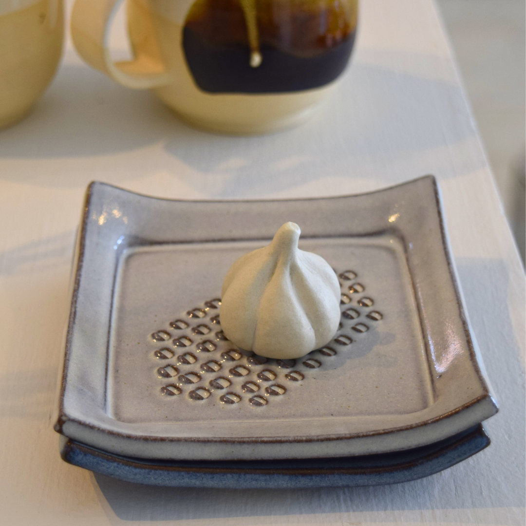 Caplan, Sheila - Garlic grater