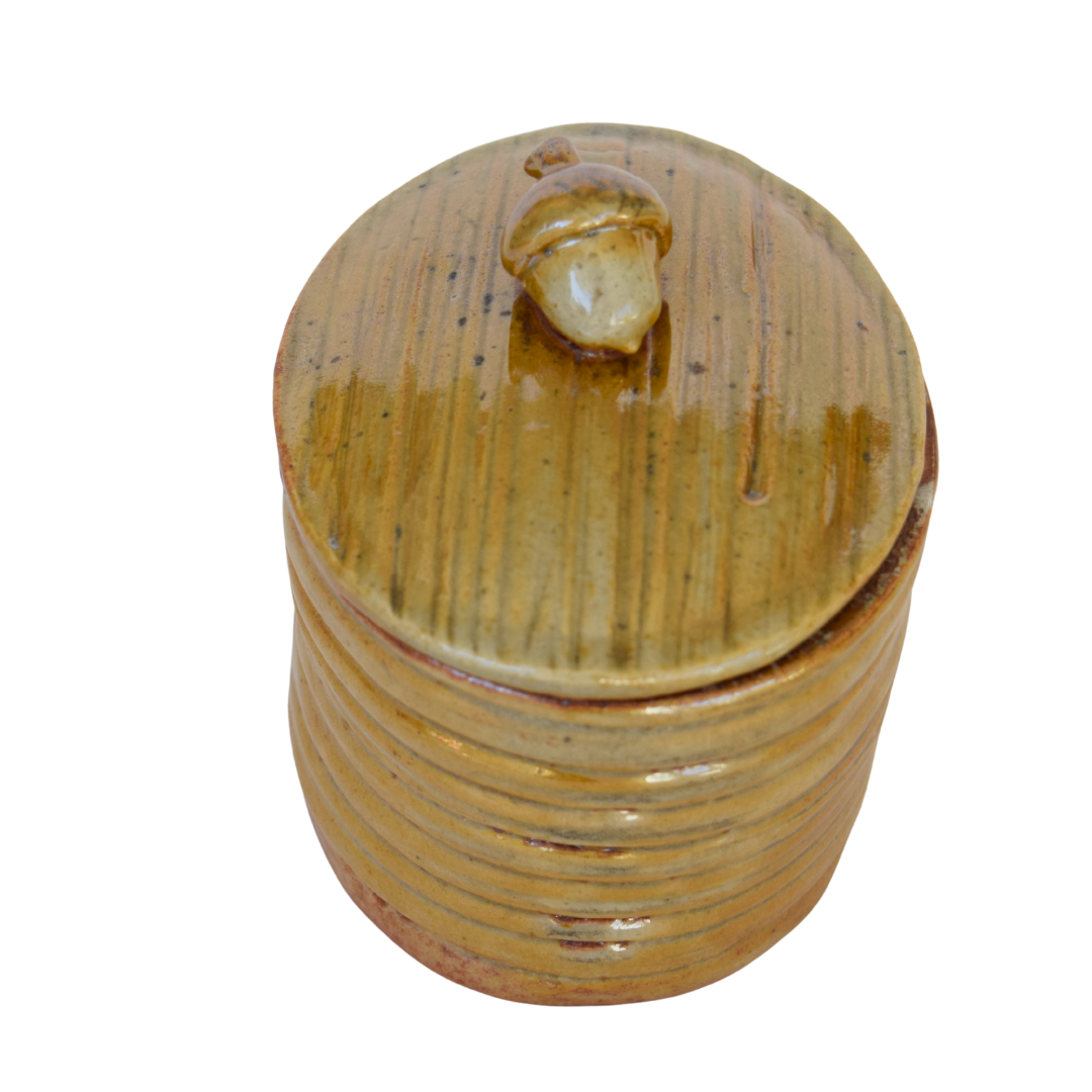 Larose, Lysanne - Oval box with acorn knob
