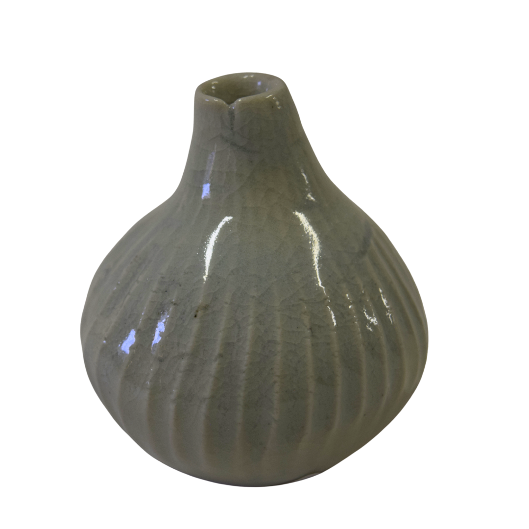 Griffin, Margaret – Vase cannelé / Fluted vase 01