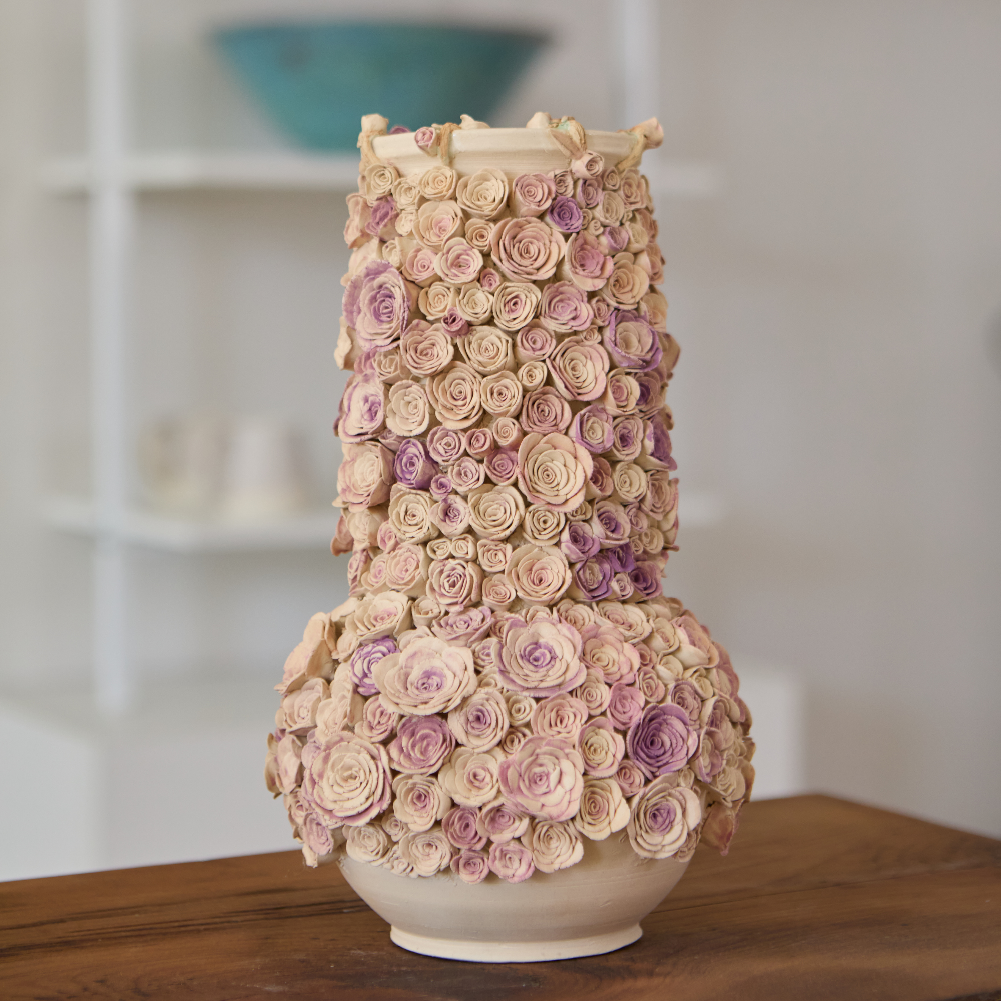 Corn, Wendy - Vase with roses 01