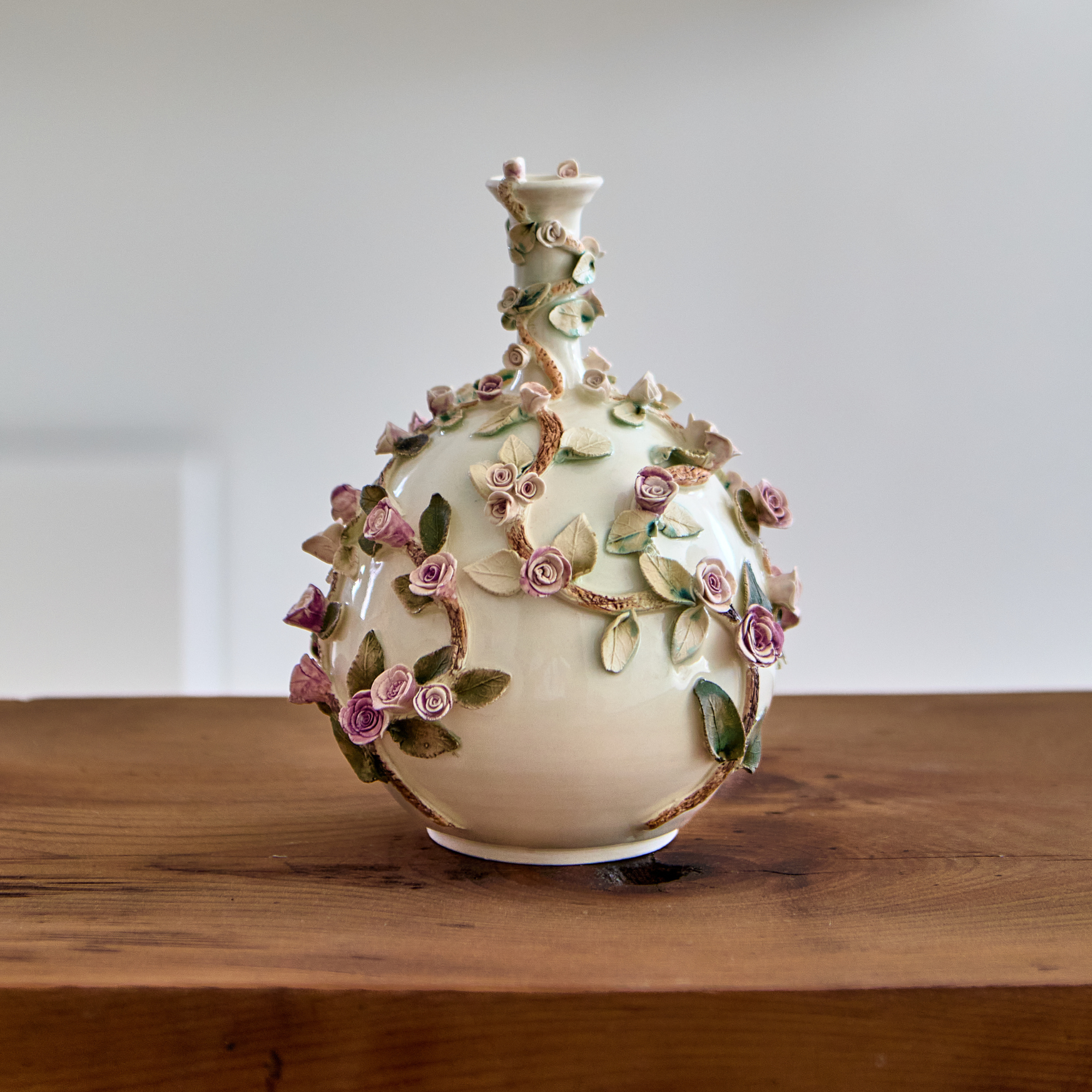 Corn, Wendy - Vase with vines 02